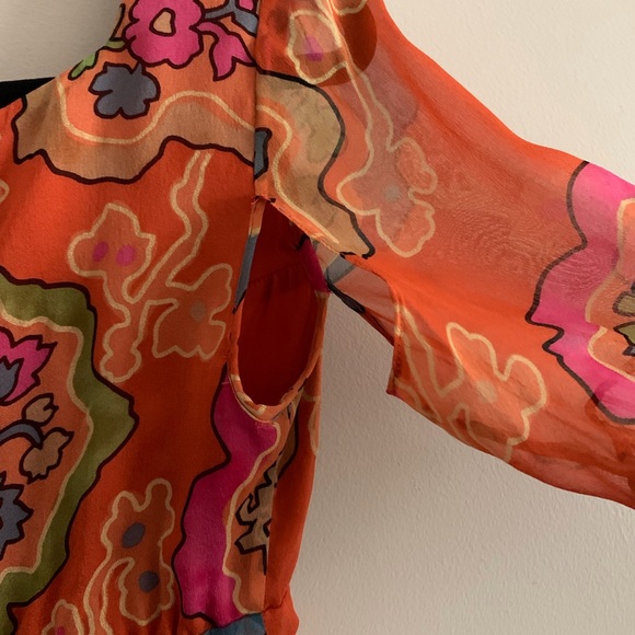 Diane Von Furstenberg DVF V-neck Silk Blouse SZ 0 - Picture 5 of 6